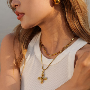 สร้อยคอไม้กางเขนสแตนเลส 18K พร้อมจี้ไทเกอร์อาย เครื่องประดับไทเทเนียมสีคงทนสำหรับสวมใส่ทุกวัน - Product Image 2