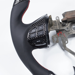 Volants personnalisés en fibre de carbone pour Pajero Montero / Carbone brillant avec cuir lisse - Product Image 4