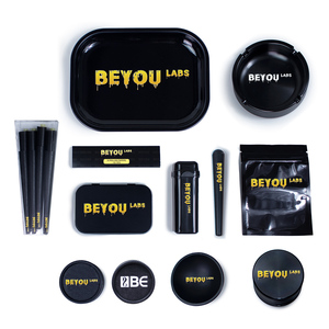 Ensemble d'accessoires pour fumeurs BEYOU LABS avec papiers à rouler, porte-briquet, plateau, cendrier et broyeur - Product Image 1