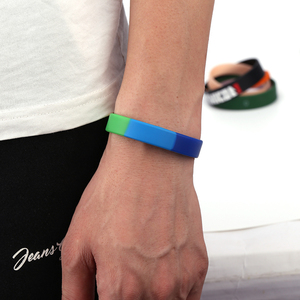 Pulsera de goma con logotipo en relieve personalizado, pulsera de silicona para regalo deportivo - Product Image 5