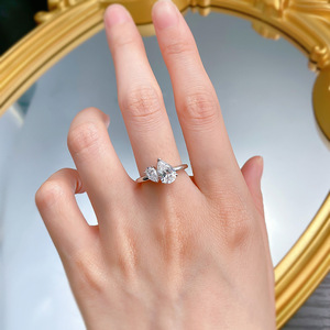 Il nuovo anello in argento S925 è un anello minimalista con zirconi bianchi a forma di pera da 6 * 9 mm con anello di nicchia <span class=keywords><strong>IT</strong></span> è un gioiello di boutique per le donne - Product Image 6