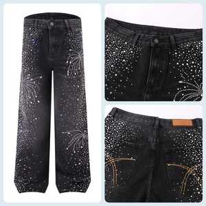 Jean en denim pour homme, coupe droite ample, orné de strass, délavage moyen, en coton, taille mi-haute - Product Image 4