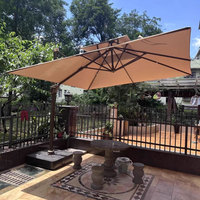 Vente en gros Parasol Roma en porte-à-faux en aluminium imperméable à l'eau Parasol d'extérieur pour jardin, plage, restaurant, parasols et bases de patio