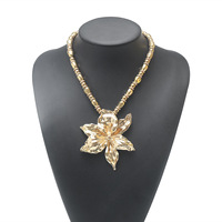 Collier tendance Kaimei 2027 en alliage avec pendentif feuilles exagérées pour femme, nouveau bijou de mode estival, couleur or