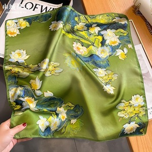 Foulard Quadrato in Seta con Logo Personalizzato all'Ingrosso, Bandane Stampate per Donne, Sciarpe Eleganti e Fotogeniche - Product Image 6