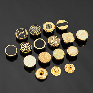 KUNSHUO Botón de fábrica Ropa Camisa 4 partes Marca Patrón personalizado Logo cierre a presión Abaya Metal Thobe Camisa personalizada Botón a presión - Product Image 5