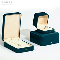 Boîte à bijoux FORTE en cuir PU bleu suédé, fermeture à fermoir aux coins arrondis, couvercle bombé, pour cadeau de mariage ou d'anniversaire