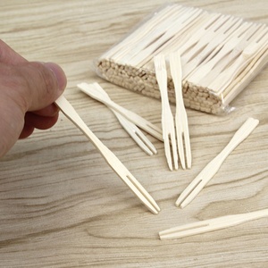 Garfo de dois pinos Plastik Garfo De Frutas De Bambu Descartável Substituto - Product Image 1