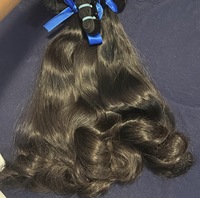 Cheveux vierges bruts non traités, Cheveux indiens bouclés bruts, Cheveux vietnamiens bruts de donneur, lisses comme des baguettes
