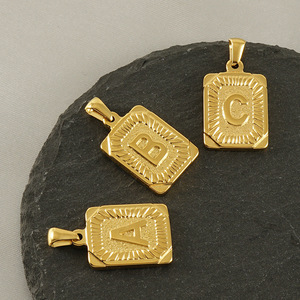 Breloque initiale en forme de soleil |   Pendentif en lettres de l'alphabet en acier inoxydable plaqué or 18 carats pour enfants, fabrication de bijoux |   Imperméable - Product Image 3