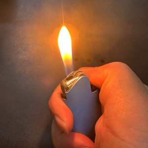 ไฟแช็กโลหะทรงสี่เหลี่ยม ถังขนาดใหญ่ กดเปิดด้วยนิ้วหัวแม่มือ ไฟแช็กแบบใช้หินเหล็กไฟ - Product Image 5