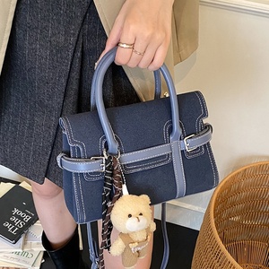 Borsa a tracolla piccola da donna retrò satinata con fiocco e stampa leopardata, chiusura magnetica, capacità 2-2,9L, versatile, quadrata, da portare a mano - Product Image 3