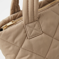 Sacs fourre-tout matelassés personnalisés avec broderie chaîne, en nylon, multi-compartiments, pour femmes, vente en gros, logo personnalisé