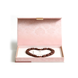 صندوق شوكولاتة مغناطيسي مخصص فاخر بتصميم زهري وردي على شكل قلب لعيد الحب والزفاف - Product Image 3