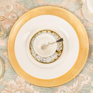 イベント用の再利用可能な13インチの丸みを帯びたイエローゴールドのプラスチック製の結婚式のビーズの充電器プレート - Product Image 6