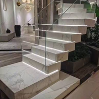 Escalier métallique superposé moderne pour hôtel, villa, loft, avec garde-corps en verre, construction en marbre, design suspendu droit et durable