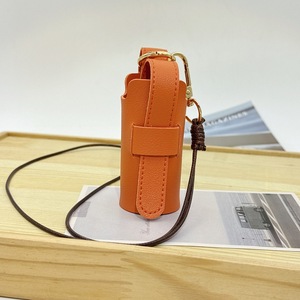 Porte-clés en PVC en forme de rouge à lèvres, pendentif populaire, ensemble d'accessoires pour sacs à main pour femmes, mini sac de rangement haut de gamme, étanche, avec sangle réglable - Product Image 4