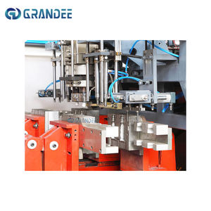 Machine automatique de moulage par extrusion-soufflage de jerrycan en plastique HDPE 5L 10L 25L à station unique - Product Image 4