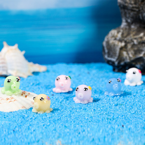 Mini figurine de pieuvre mignonne en résine, finition brillante écologique pour la décoration de paysages miniatures DIY - Product Image 1