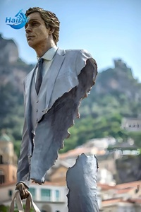Incredibile Scultura in Bronzo del Viaggiatore a Grandezza Naturale, Statua di <span class=keywords><strong>Bruno</strong></span> in Piedi in Vendita - Product Image 4