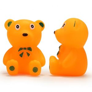 Jouet de bain en caoutchouc PVC souple en forme de lapin de 2 pouces, couineur et flottant, avec logo personnalisé, pour bébés et enfants de 0 à 24 mois, vente en gros - Product Image 1