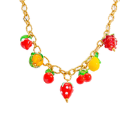 Nueva tendencia acrílico cereza fresa hoja joyería conjunto de tres piezas con perlas de imitación caja cadena collar suéter cadena estilo