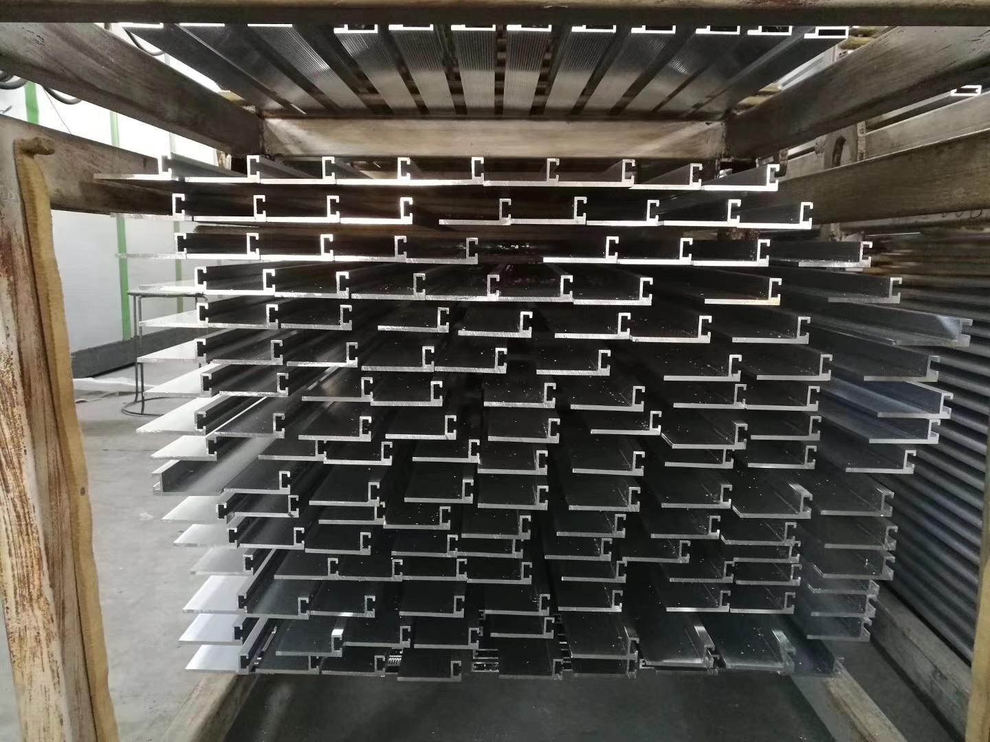 6063-t5 Aluminum Wall Angle Square Round I Shape Aluminum Rail Wood Grain Custom Extrusion Aluminum Profile