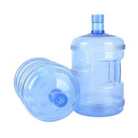 Bouteille d'eau minérale transparente bleue réutilisable de 20 litres (5 gallons) avec poignée, fabriquée en Chine