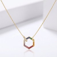 Collier personnalisé Kirin en argent 925 avec cristal hexagonal arc-en-ciel en zircon, plaqué or, pendentif minimaliste, OEM ODM