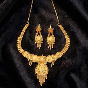 Conjunto de joyas de diseño tradicional con relleno de oro de 14K, 18 y 24K al por mayor, collares de moda de oro de latón, conjunto de collares cortos de formación de oro - Product Image 1