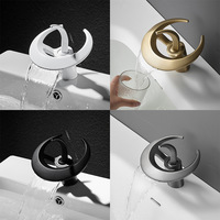 Robinet de lavabo moderne et créatif, style cascade, design nordique minimaliste, monocommande, monotrou, en laiton et céramique, à poser sur le comptoir, eau chaude et froide