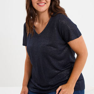 Camiseta Premium Casual de Punto Suave de Manga Corta para Mujer, Tallas Grandes, con Logotipo, Transpirable, Corte Minimalista para Todo el Día - Product Image 4