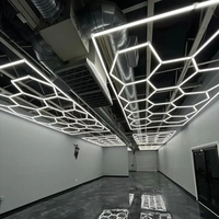 Atelier de détail d'éclairage hexagonal Offres Spéciales pour les lumières en nid d'abeille de magasin de voiture et de garage