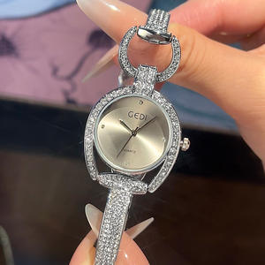 Reloj de Mujer de Lujo con Diseño de Cielo Estrellado, Estilo de Brazalete Hueco Único y Exquisito, Especial de Navidad - Product Image 1