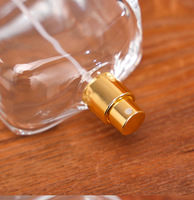 Bouteilles de parfum en verre YMP carrées mates de haute qualité avec pulvérisateur, sérigraphiées, givrées, diffuseur à bâtonnets OEM/ODM 100ml