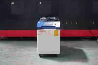 Nettoyeur laser portatif haute puissance 6000W, largeur de nettoyage de 620 mm, décapant de rouille laser industriel pour le bois et le métal