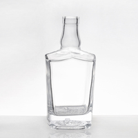 Bouteille de spiritueux en verre transparent de luxe de 700 ml et 750 ml pour whisky, gin, rhum, fabricant de bouteilles en verre sur mesure OEM