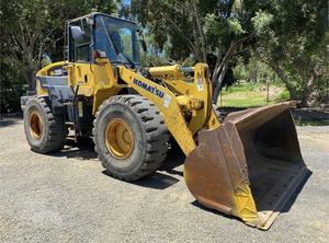 Chargeur sur pneus Komatsu WA320 d'occasion Pompe hydraulique Kawasaki 4 tonnes Excellent état Construction Utilisation Vente - Product Image 3