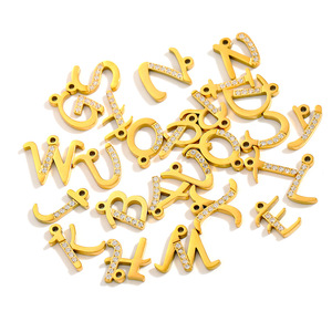 Colgante de letra cursiva con pavé |   Colgante de Letra Inicial del Alfabeto en Acero Inoxidable Chapado en Oro PVD de 18K para la Creación de Joyas |   Resistente al Agua y Duradero - Product Image 2