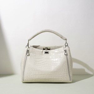Bolso Tipo Cubo de Gran Capacidad con Patrón de Cocodrilo en Cuero Genuino, Correa Única de Poliéster, Nuevo y Elegante, Primavera 2026 - Product Image 2