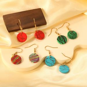 ต่างหูทรงเรขาคณิตสีสันสดใสประดับเทอร์ควอยซ์ ต่างหูแบบเกี่ยวทำจากสแตนเลสชุบทอง 18K แฟชั่นต่างหูห้อยสำหรับผู้หญิง - Product Image 2