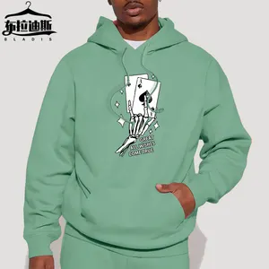 Fornecedor transfronteiriço venda quente 2023 eBay poliéster hoodies homens pôquer esqueleto mãos carta logotipo impresso cordão homem hoodie