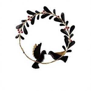 Corona Navideña Rústica de Metal con Pájaros y Bayas, Adorno Decorativo Redondo Hecho a Mano para Colgar en la Pared - Product Image 1