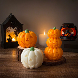 Candela Profumata a Forma di Zucca Creativa e Lussuosa per Regali di San Valentino e Ringraziamento o Souvenir - Product Image 2