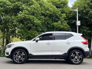 Voiture d'occasion <span class=keywords><strong>Volvo</strong></span> <span class=keywords><strong>XC40</strong></span> T4 AWD 2021, SUV Premium d'occasion, conduite à gauche, automatique, robuste, design urbain compact scandinave, haute technologie, 190 ch, 300 Nm - Product Image 2