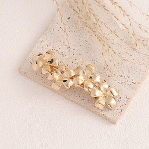 Pinzas para el Cabello con Flores Doradas de Aleación, Pasadores Florales Minimalistas de Lujo, Accesorios para el Cabello de Mujer para Uso Diario - Product Image 6