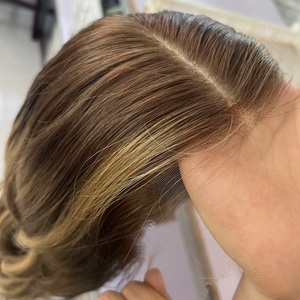 Perruque en dentelle <span class=keywords><strong>HD</strong></span> 13x5 de couleur blonde ondulée balayage européenne, cheveux humains bruts 14A, cuticules alignées de haut niveau, dentelle frontale, dessus en soie - Product Image 2
