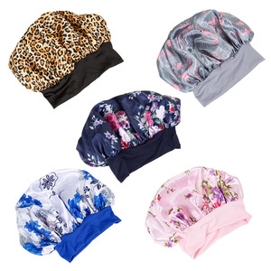 Bonnet de nuit en satin pour femmes, imprimé floral, vêtements de nuit doux pour une utilisation nocturne - Product Image 1