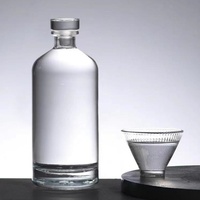 Vente en gros Bouteille en verre de 500ml avec bouchon en verre transparente vide à fond épais, liqueur spiritueux, vodka, rhum, gin