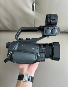 Cámara de video Sony PXW-x70 con zoom óptico 12x para conferencias, en stock, venta al por mayor. - Product Image 2
